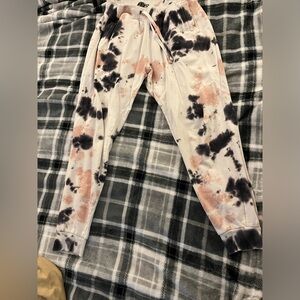 Comfy, like new, pink camo print joggers